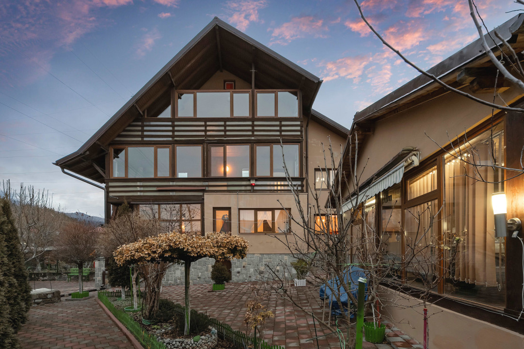 Casa din povesti Busteni, vedere superba, locatie excelenta