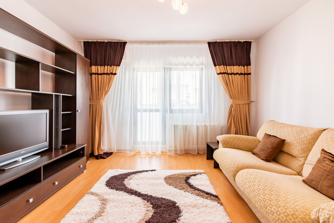 Apartament decomandat, 2 camere, 2 balcoane, Mall Vitan