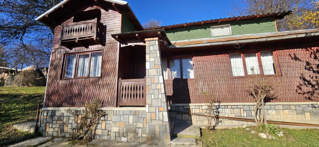 Casa gospodarului, bine întreținută, cu teren generos – Comarnic