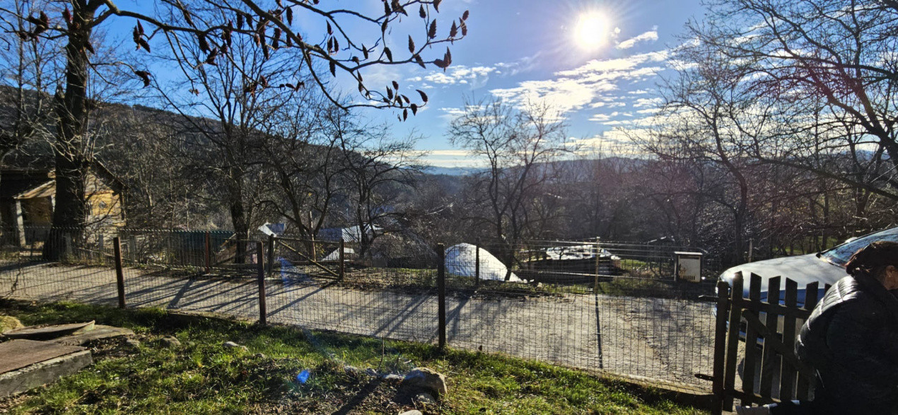 Casa gospodarului, bine întreținută, cu teren generos – Comarnic