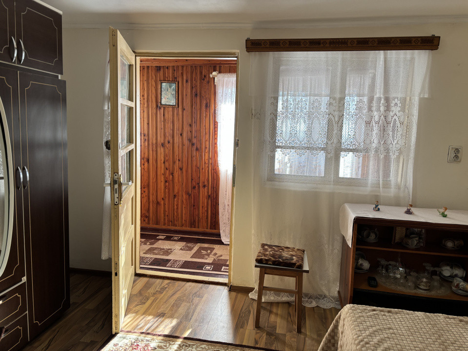 Casa gospodarului, bine întreținută, cu teren generos – Comarnic