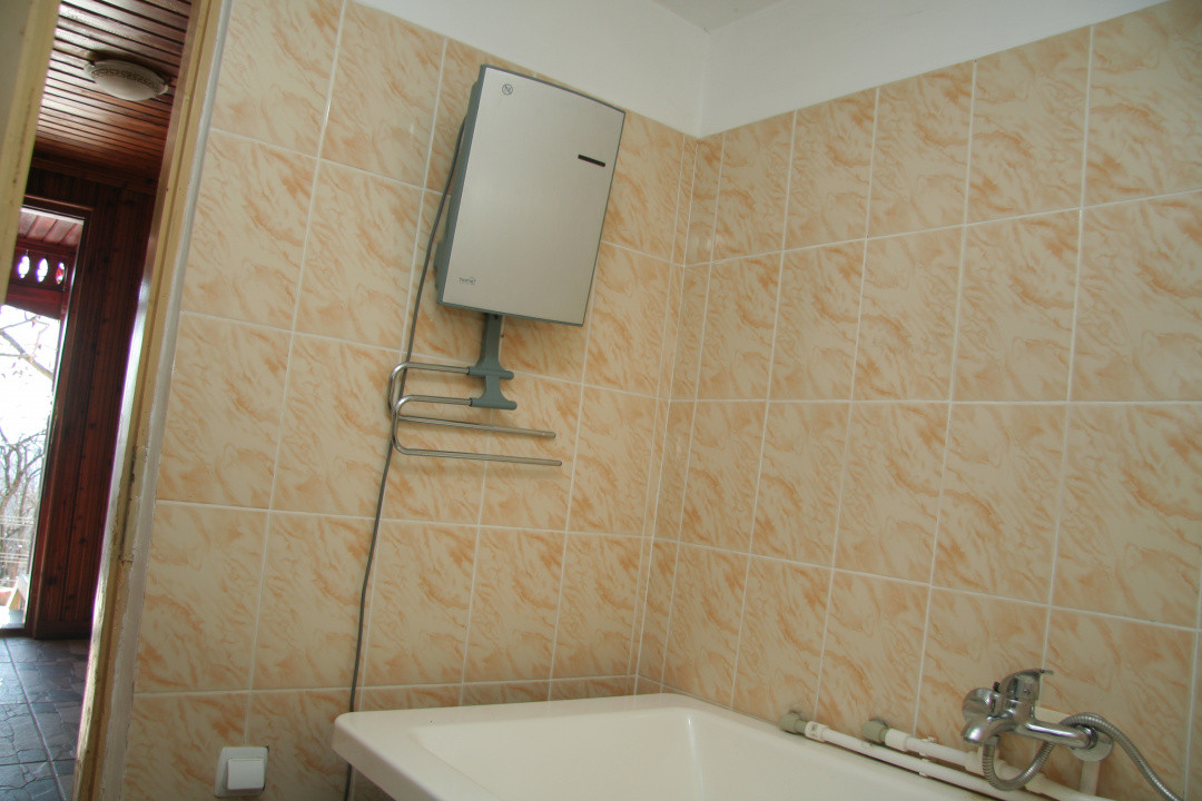 Casa gospodarului, bine întreținută, cu teren generos – Comarnic