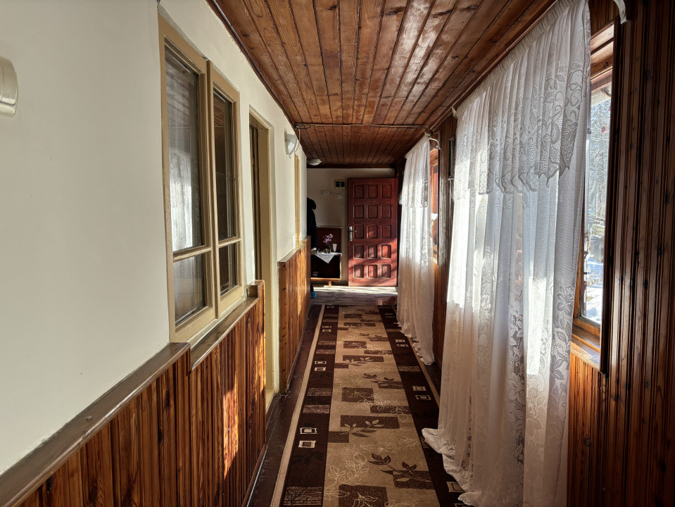 Casa gospodarului, bine întreținută, cu teren generos – Comarnic