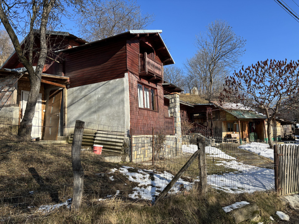 Casa gospodarului, bine întreținută, cu teren generos – Comarnic