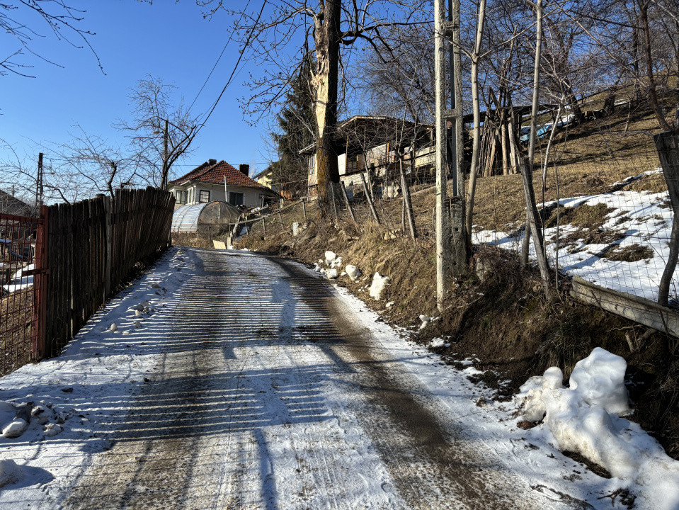 Casa gospodarului, bine întreținută, cu teren generos – Comarnic