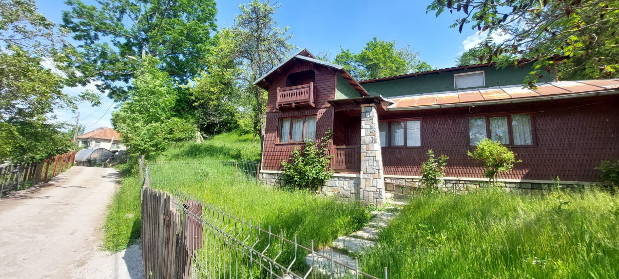 Casa gospodarului, bine întreținută, cu teren generos – Comarnic