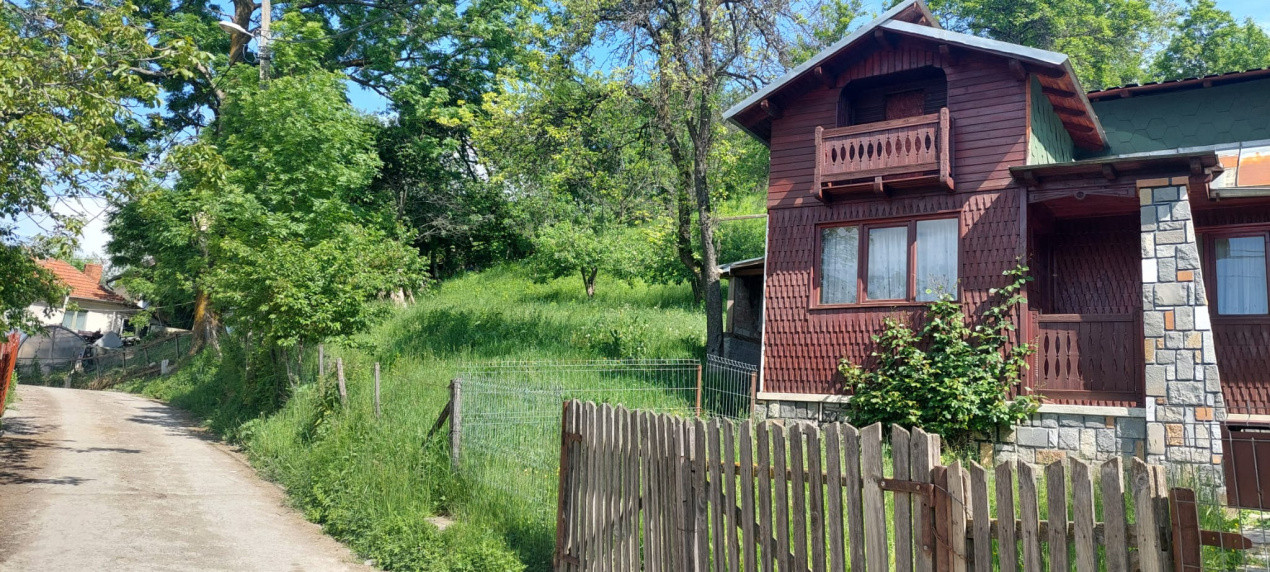 Casa gospodarului, bine întreținută, cu teren generos – Comarnic