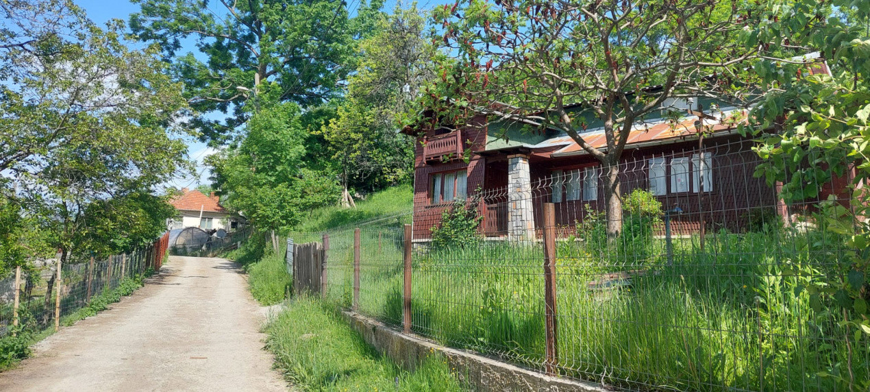 Casa gospodarului, bine întreținută, cu teren generos – Comarnic