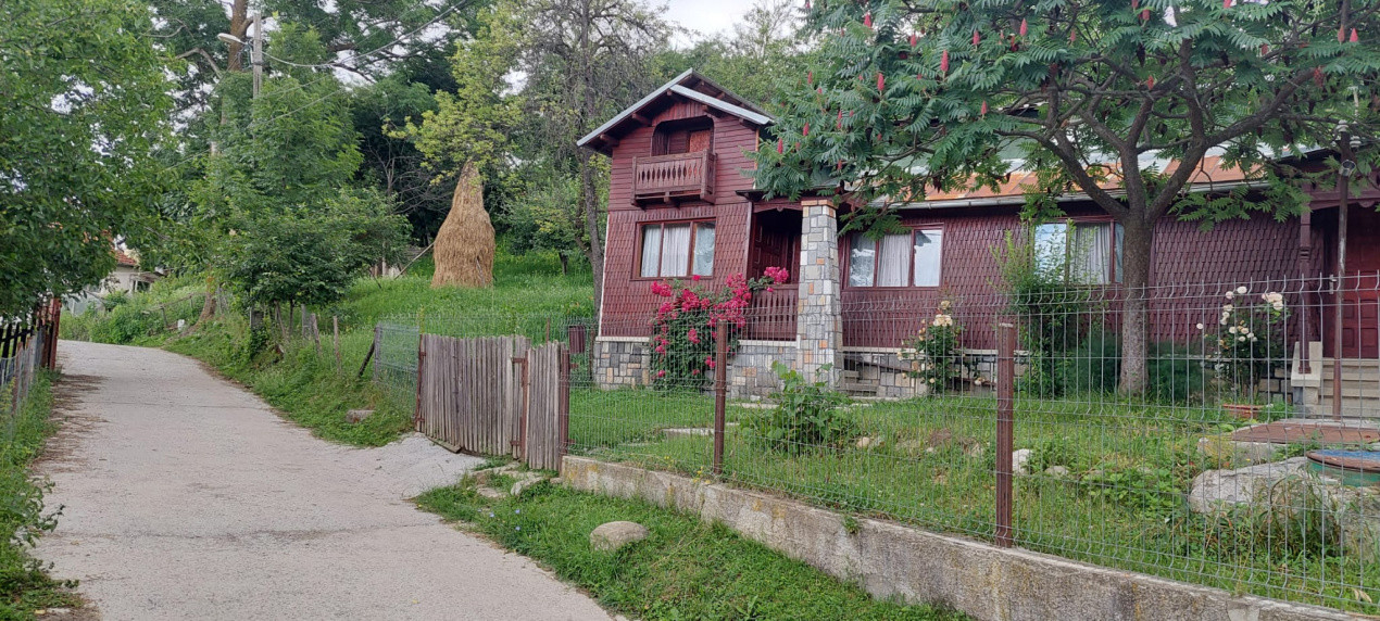 Casa gospodarului, înconjurată de natură, Comarnic