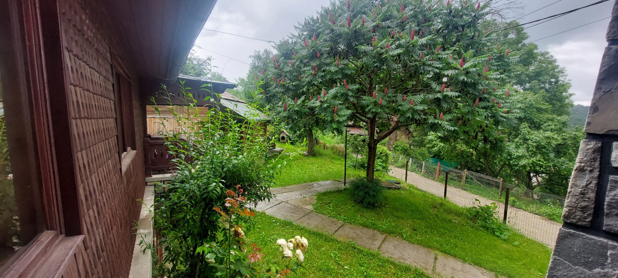Casa gospodarului, înconjurată de natură, Comarnic