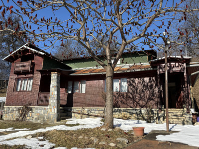 Casa gospodarului, bine întreținută, cu teren generos – Comarnic